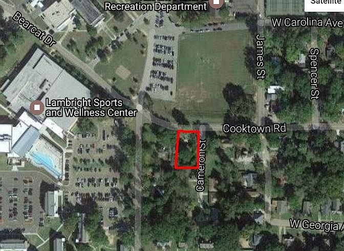 2nd image of 811 Cooktown Rd
