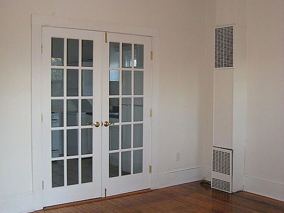 208 S 9th Str - Living Room