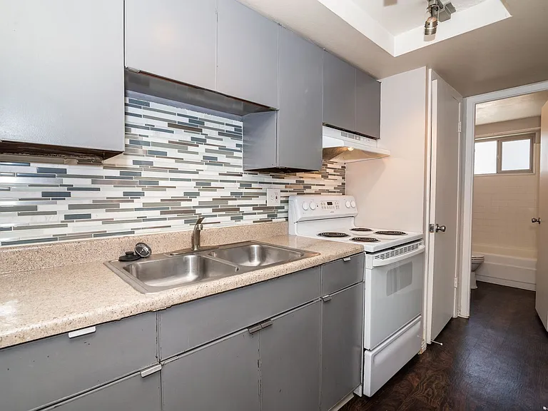 Dexter Street Apartments — Photo 15