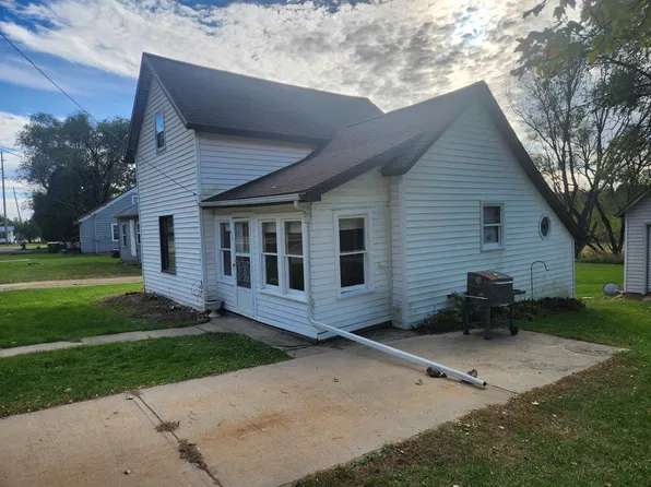 617 Center St, Wonewoc, WI 53968