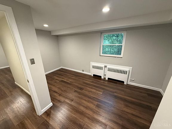 4th image of 458 Wood Ave