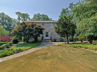 53 Sweetmans Ln, Manalapan, NJ 07726