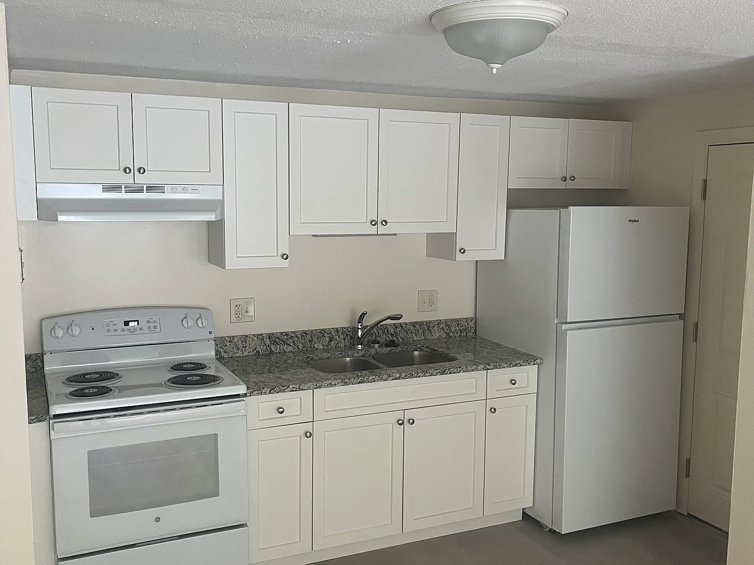 2 bed, 637 sqft, $2,100 — Photo 3