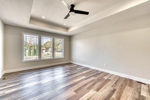 4th image of 2810 Crystal Lake Dr
