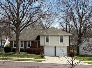 9007 Carter Cir, Overland Park, KS 66212