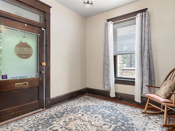 5th image of 748 Lexington Ave