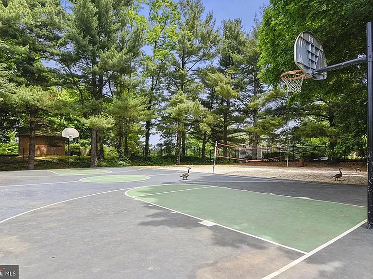 8380 Greensboro Dr #1005 — Photo 28