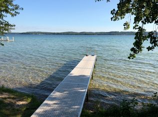 506 S Grand Ave, Leland, MI 49654