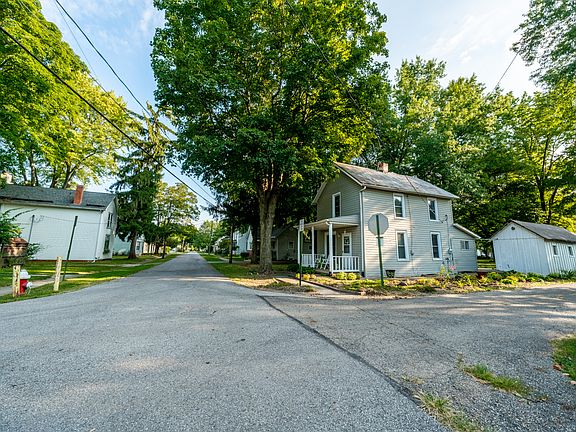 3rd image of 3056 High St