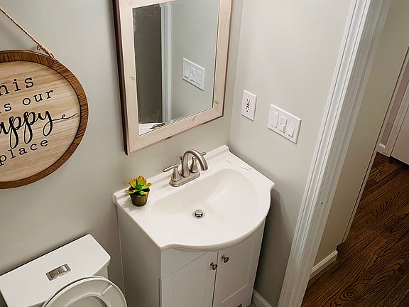 1st Floor Full Bathroom