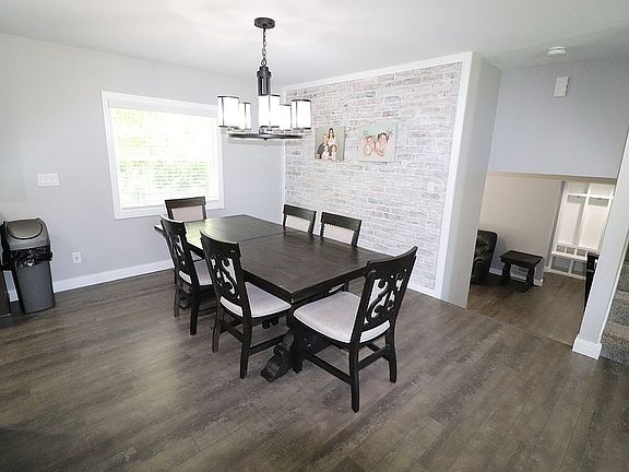 3rd image of 4546 Crompton Dr