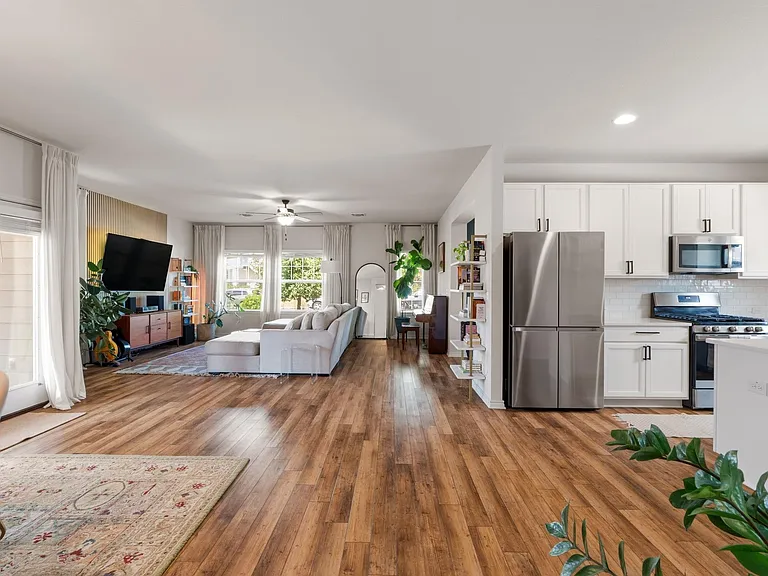 9207 Looksee Ln — Photo 10
