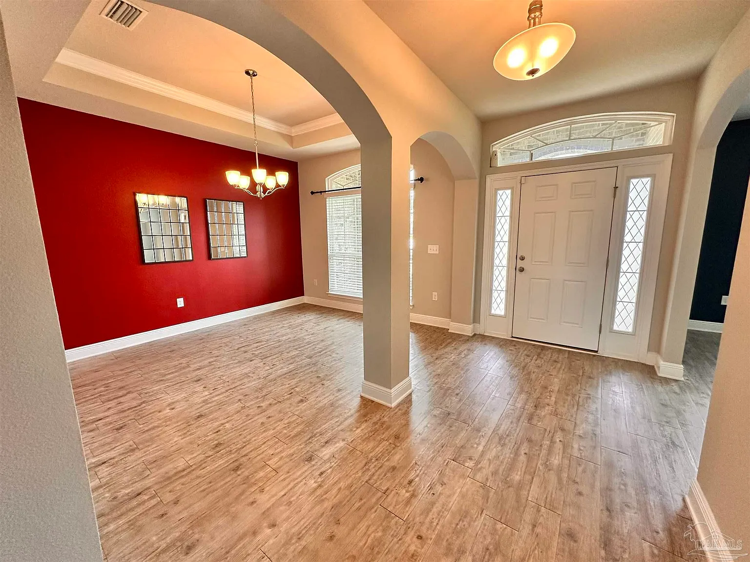 5 bed, 3025 sqft, $3,400 — Photo 3