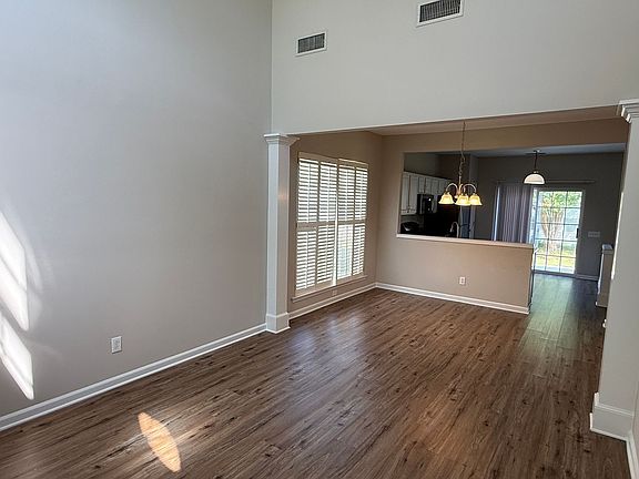 3rd image of 3319 Mannington Dr