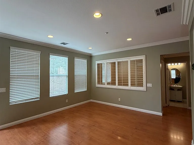 554 Robins Pl — Photo 7