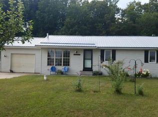 9776 Meadow Ln, Farwell, MI 48622