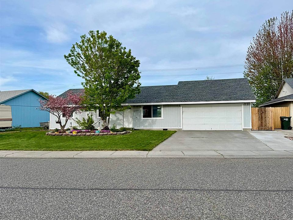 1st image of 2924 Iris St