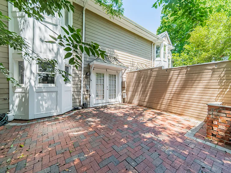 405 Clarkson Green St — Photo 25