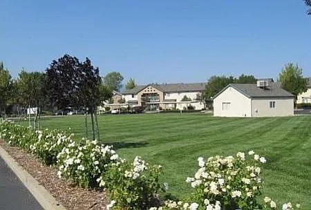River Knolls Apartment — Photo 36