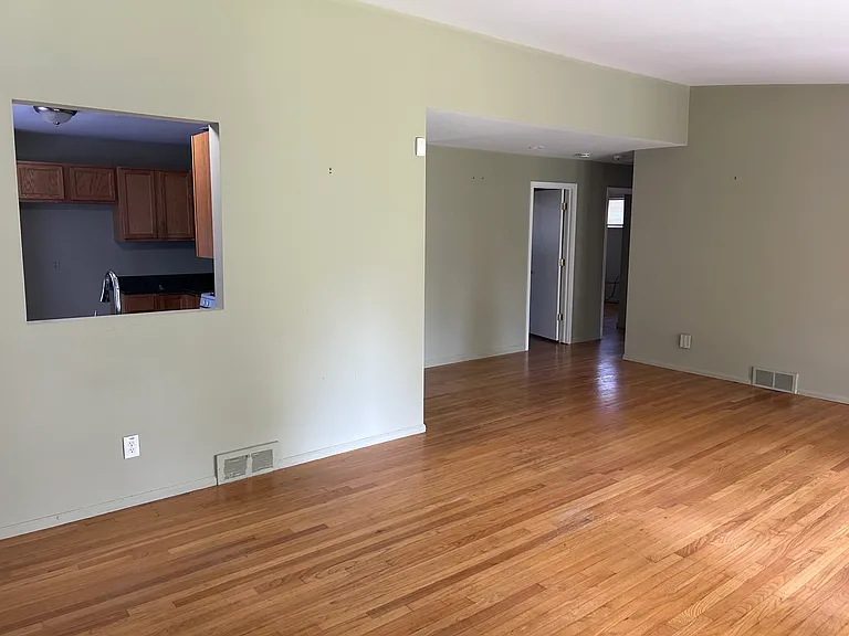 24020 Condon St — Photo 6