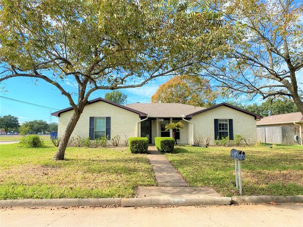 803 Dogwood St
