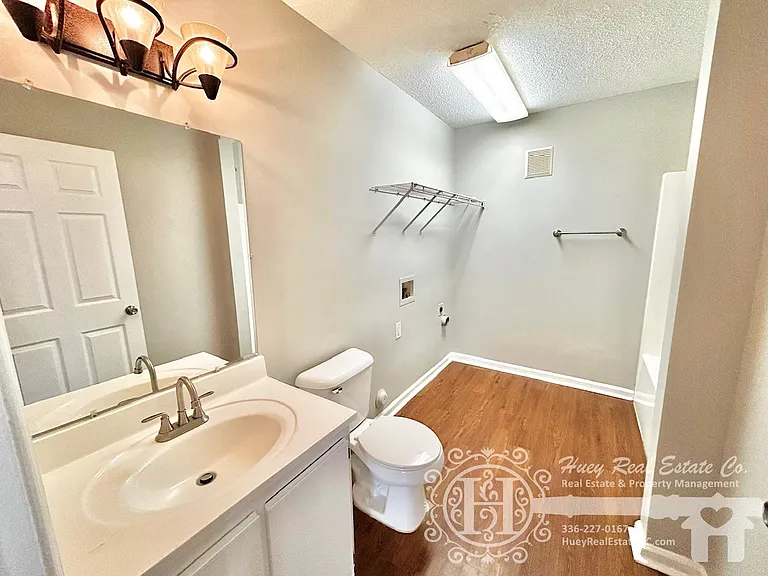 620 E Davis St #A — Photo 8