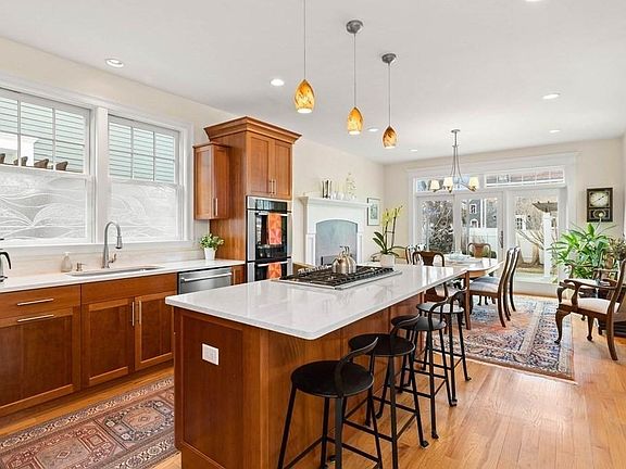 5th image of 30 Bromfield St