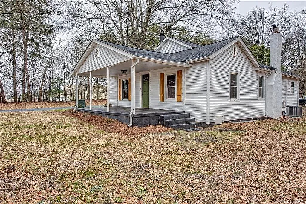 3 bed, 1.5 bath, 1207 sqft, $1,273 — Photo 3