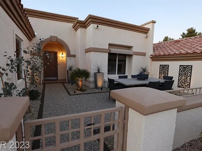 2913 Vista Butte Dr — Photo 3