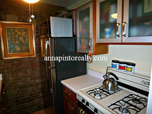 Sold by Anna Pinto Realty | media 21