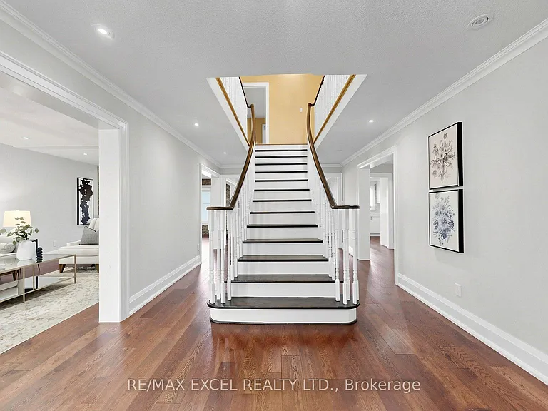 43 Piccadilly Rd — Photo 21