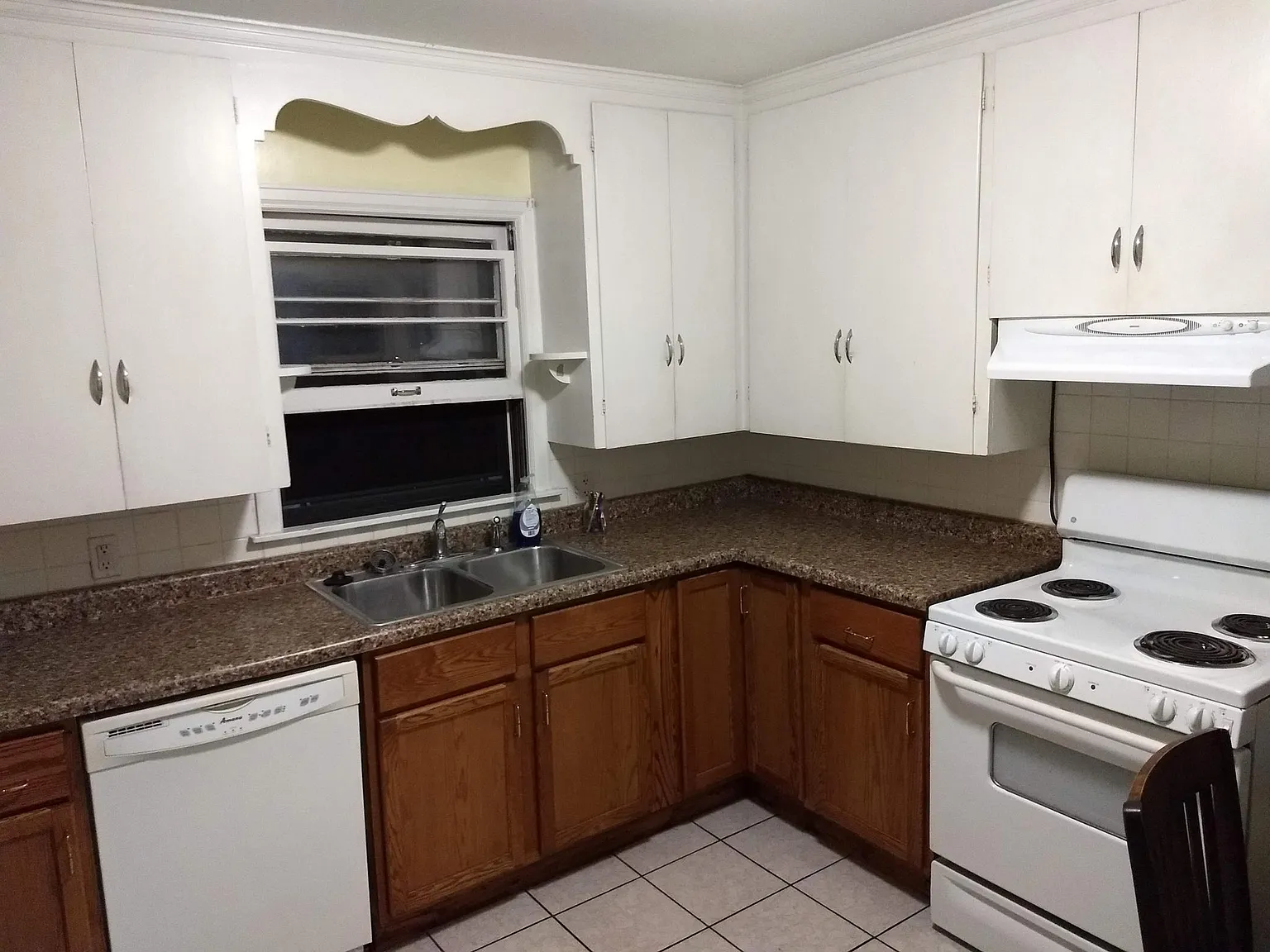 305 N Hagadorn Rd — Photo 1