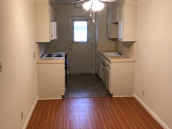 4th image of 426 E Elmwood Ave #B