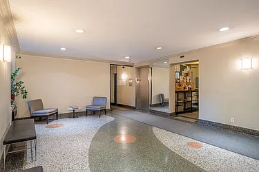 Entry / hallway thumbnail