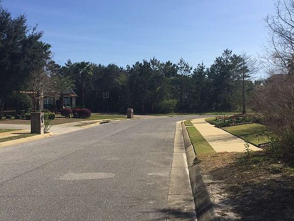 4th image of Manor Cir