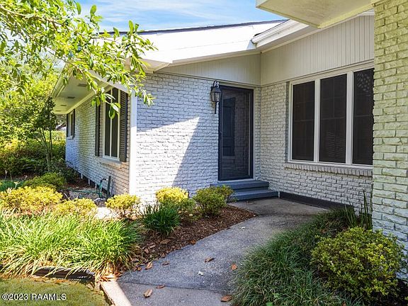 4th image of 216 Saxon Dr