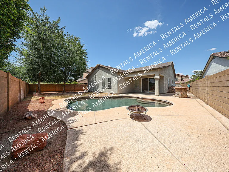 2211 W Olive Way — Photo 41