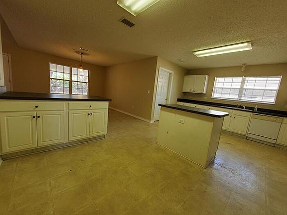 3rd image of 18 Pinto Ln