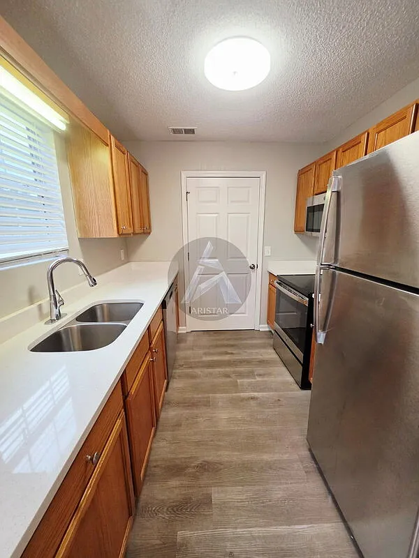 2 bed, 2.5 bath, 1248 sqft, $1,600 — Photo 4