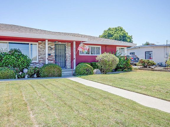 2nd image of 925 El Toro Dr