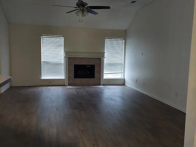 1718 Ryanfeld Dr — Photo 3