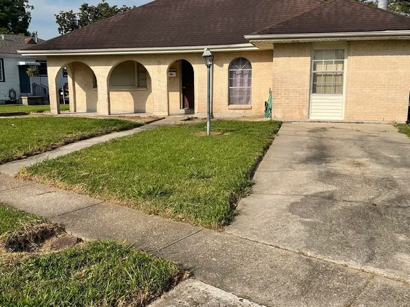 9001 Rensu Dr, River Ridge, LA 70123