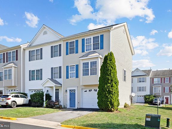 2nd image of 121 Seabreeze Ln