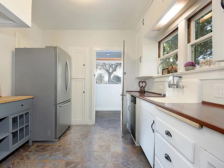 1652 Paloma St — Photo 11