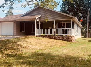 912 S Rosewood St, Effingham, IL 62401