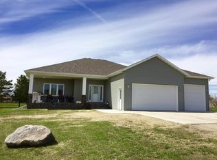 8584 Woods Dr, Jamestown, ND 58401