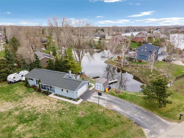 355 Sanders Rd, Oxford, MI 48371
