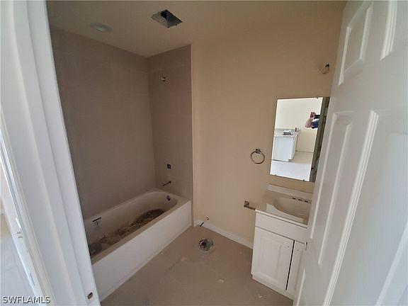 5th image of 3804/3806 SW 16th Place Cpe
