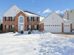 720 Summer Oak Dr, Ballwin, MO 63021