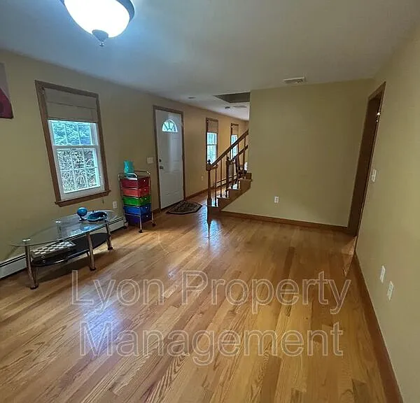 212 Tiffany St — Photo 7